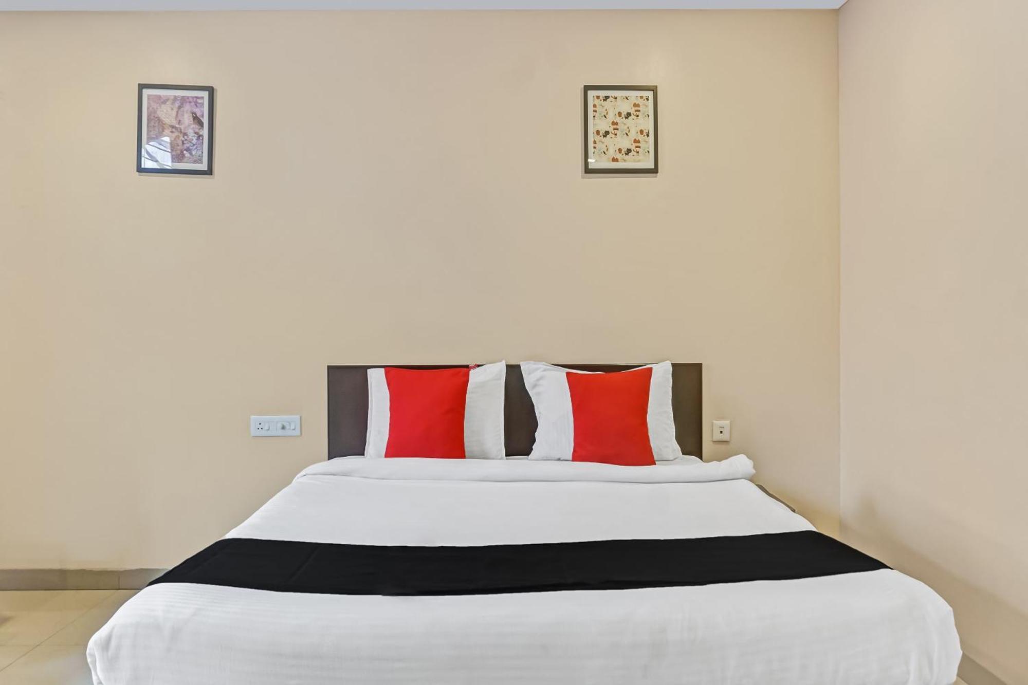 Hotel O Log Inn Plaza Near Eon It Park Pune Exterior foto