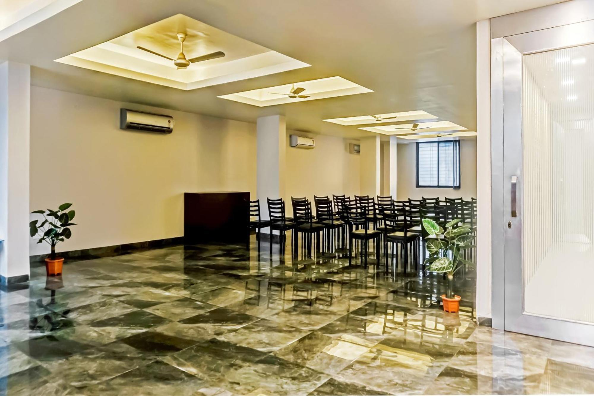 Hotel O Log Inn Plaza Near Eon It Park Pune Exterior foto