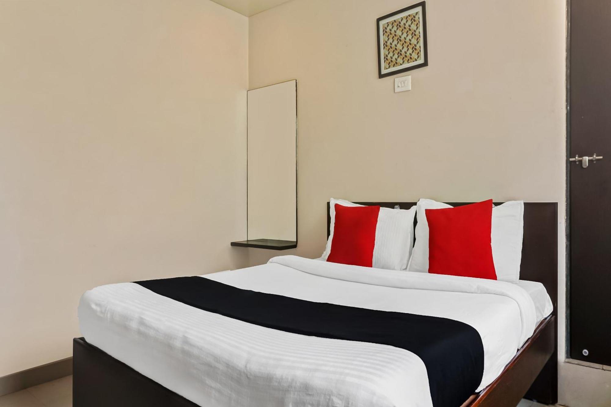 Hotel O Log Inn Plaza Near Eon It Park Pune Exterior foto