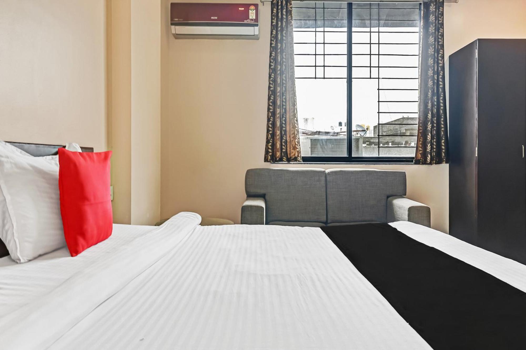 Hotel O Log Inn Plaza Near Eon It Park Pune Exterior foto